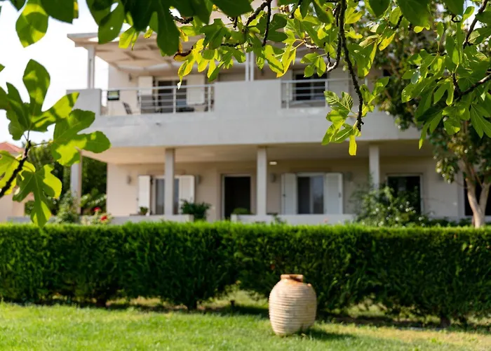 Tesys Studios And Apartments